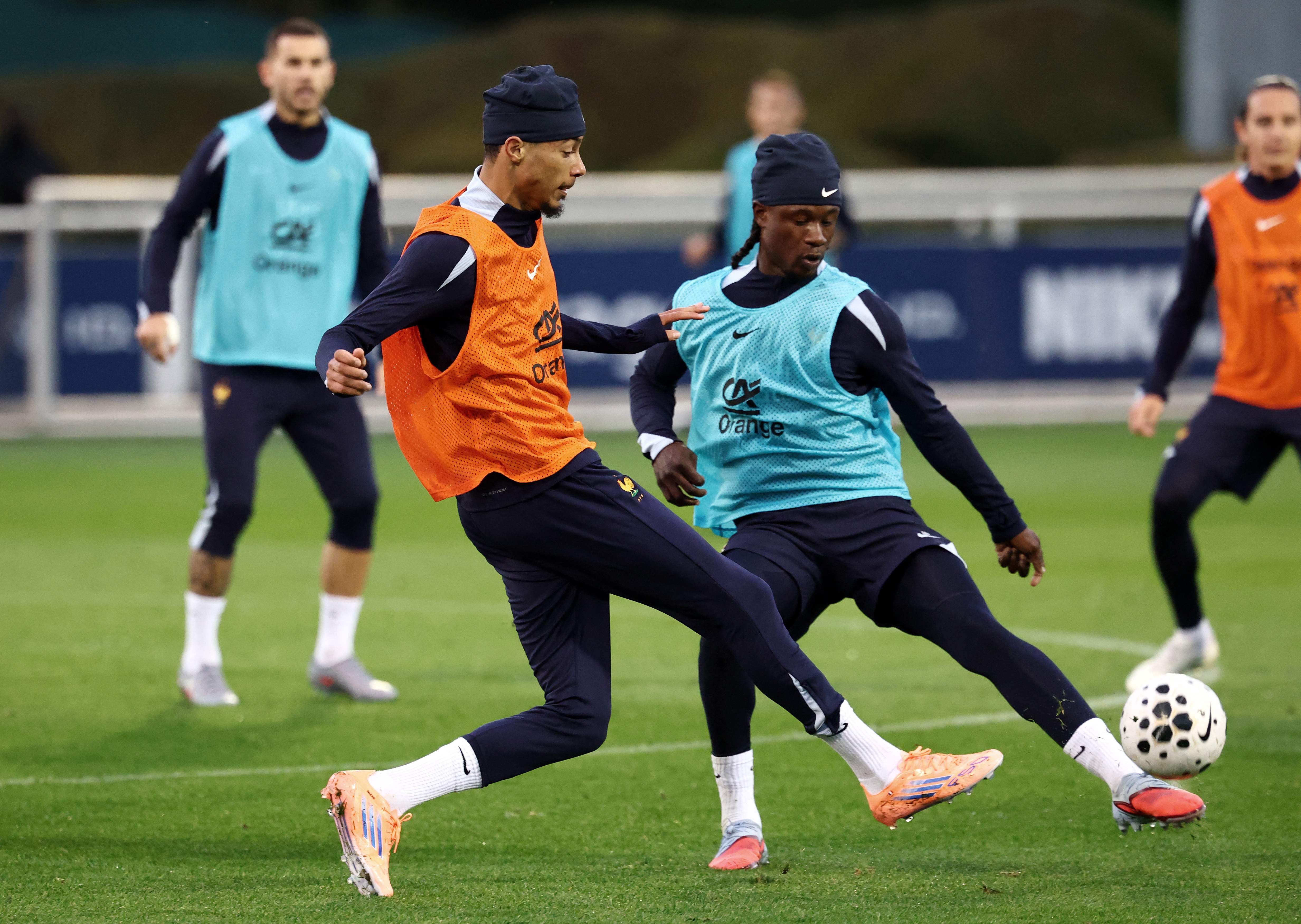 包含清晨尤文图斯备战法国杯；回应争议细节曝光；引发热议；阵容厚度经受考验的词条